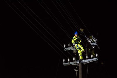 强对流天气来袭 国网安徽电力连夜抢修恢复供电